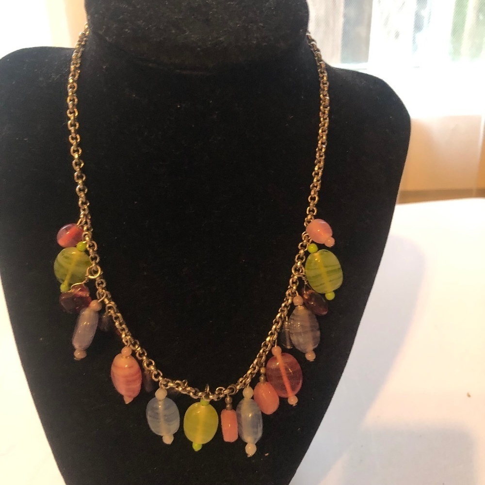 Beautiful glass stone vintage glass stone necklace.19 beautiful stones - used
